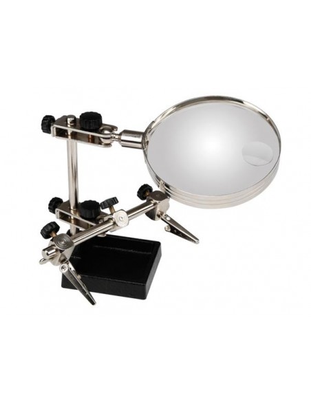 Troisième main avec loupe
