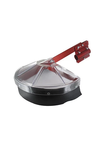 Carter de protection rabattable et universel pour débroussailleuses à dos utilisées conjointement avec des brosses métalliques.