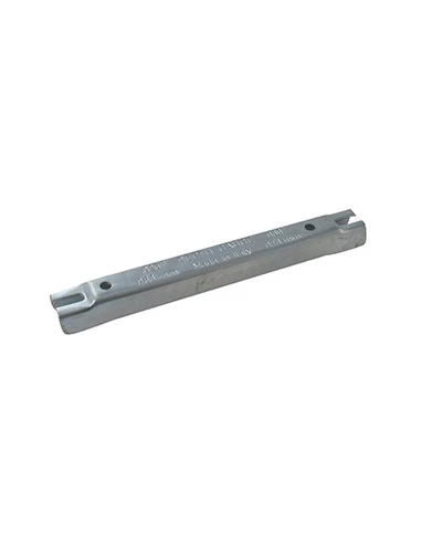 Gabarit d'affûtage en métal pour chaines de tronçonneuse.