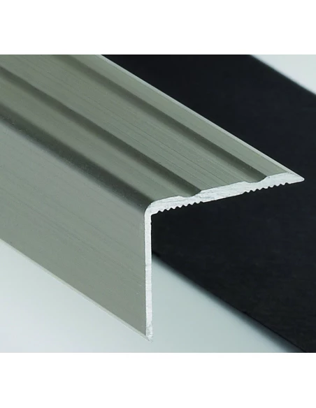 ROMUS Nez-de-marche strié_alu_titane_25x20x2500mm - ROMUS