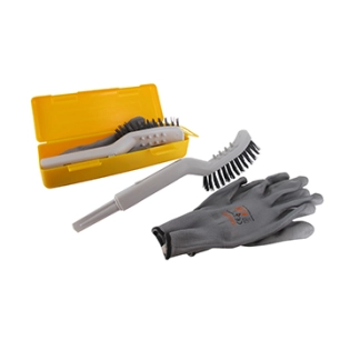 outil de nettoyage pour robot de tonte avec raclette, brosse dure et brosse souple et picots de nettoyage des roues. livré en ma
