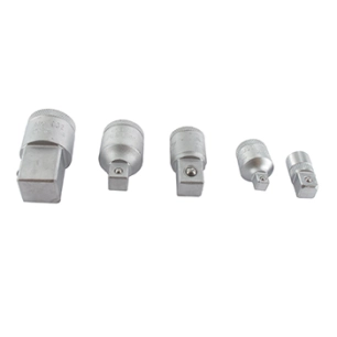 jeu de cinq adaptateurs composé de deux réducteurs 3/8-1/4 et 1/2-3/8 et de trois augmentateurs 1/4-3/8, 3/8-1/2 et 1/2-3/4. pou