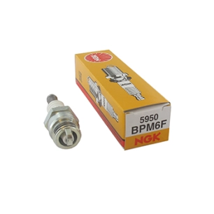 bougie d'allumage ngk bpm6f pour tondeuses, débroussailleuses et tronçonneuses. remplace bosh hs7e, hs8e - champion dj7y.
