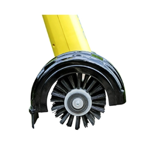 dresse bordures avec brosse nylon intégrée et lame positionnable à droite ou à gauche de la brosse. accessoire gloria modèle cut