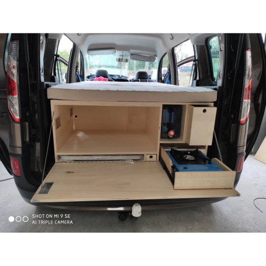 male arrière baroudeur van - camp in box