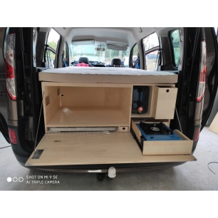 male arrière baroudeur van - camp in box