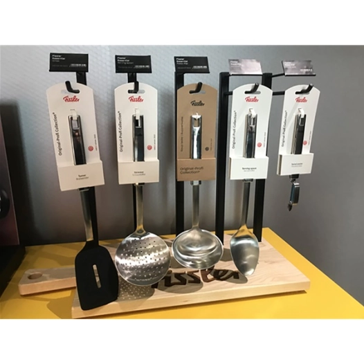 display avec 25 pièces indispensables - 5 pièces de 5 articles différents - fissler