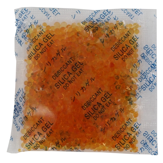 paquet de 100 sachets de granulés absorbant l'humidité en silice. chaque sachet contient 10 g de granulés. les granulés sont pri