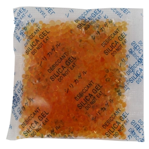 paquet de 100 sachets de granulés absorbant l'humidité en silice. chaque sachet contient 10 g de granulés. les granulés sont pri