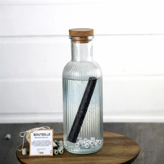 bouteille avec charbon actif binchotan et perles de cã‰ramique - la voie de la terre