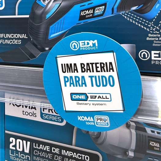 figurine à bascule avec uma bateria para tudo, fond bleu, ø10 cm