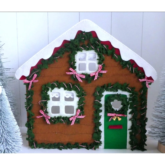maison de noël en feutrine de 22 cm