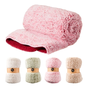 couvertures de différents modèles 130 x 160 cm