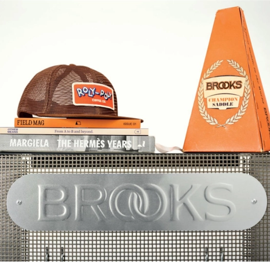1 Logo Brooks 46cm